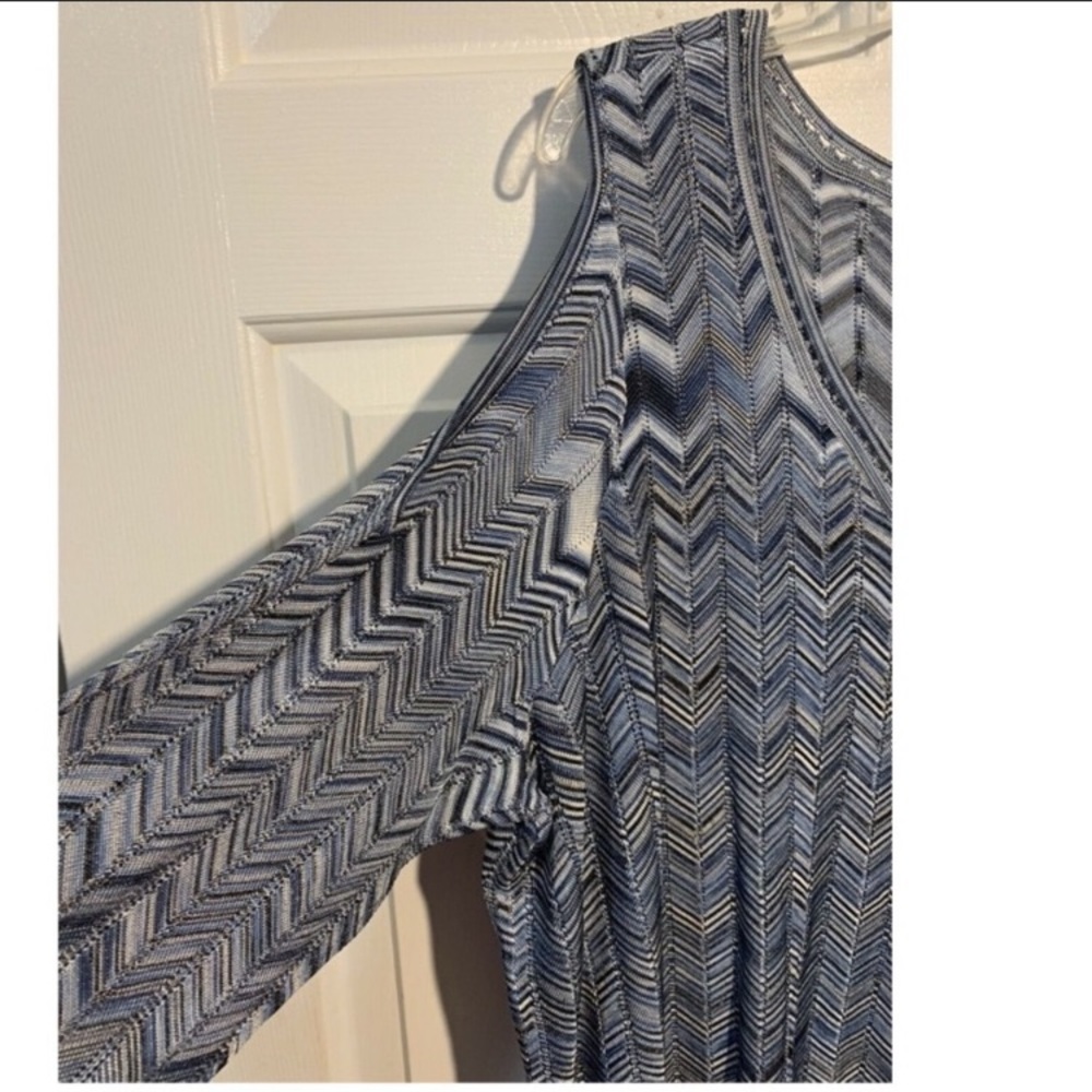 🧋 WHITE HOUSE BLACK MARKET Blue Chevron ZigZag Cold-Shoulder Knit Top NWT 3X - Picture 5 of 13